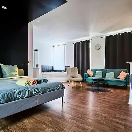 Grand Avec Balneo Proche Gare Inn Tourcoing