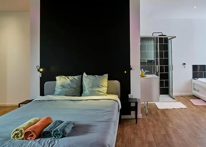 Grand Avec Balneo Proche Gare Estalagem *