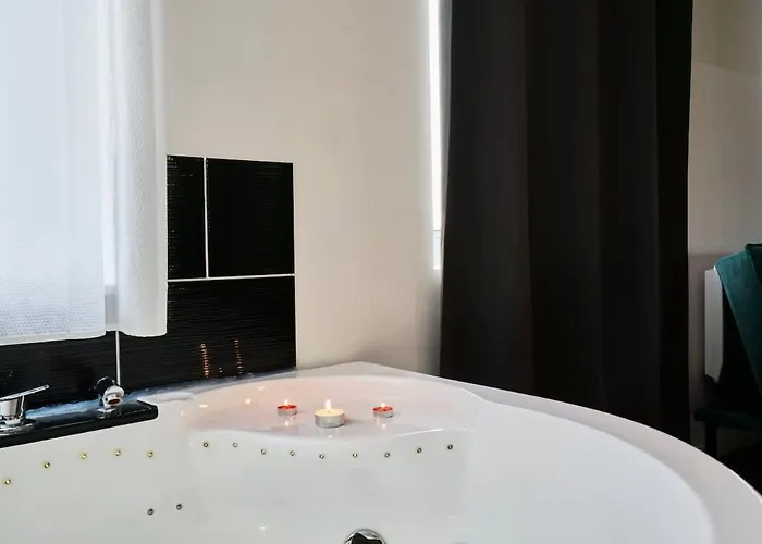 Grand Avec Balneo Proche Gare Herberg *